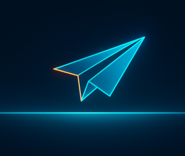 Leuchtendes, futuristisches Papierflieger-Symbol vor dunklem Hintergrund.